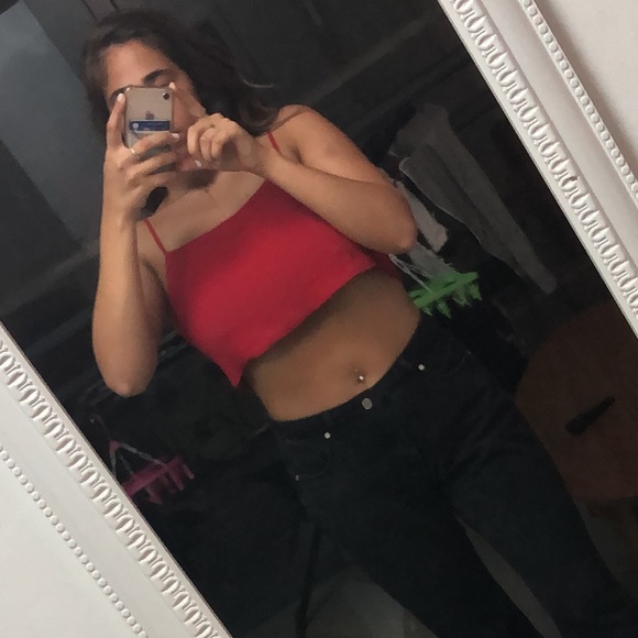 Red cropped top - Picture 5 of 8